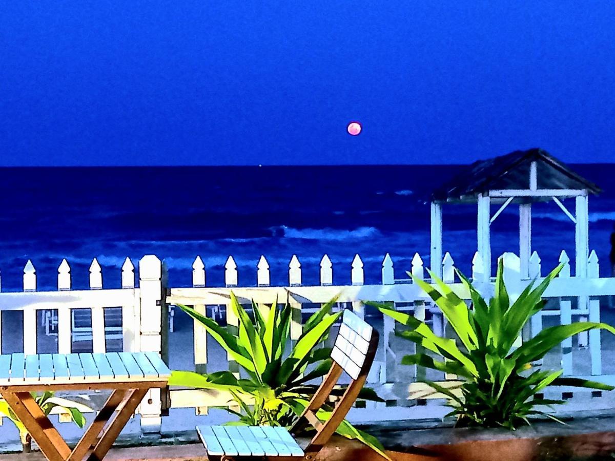 Blue Sand Beach Resort Тринкомале Екстериор снимка