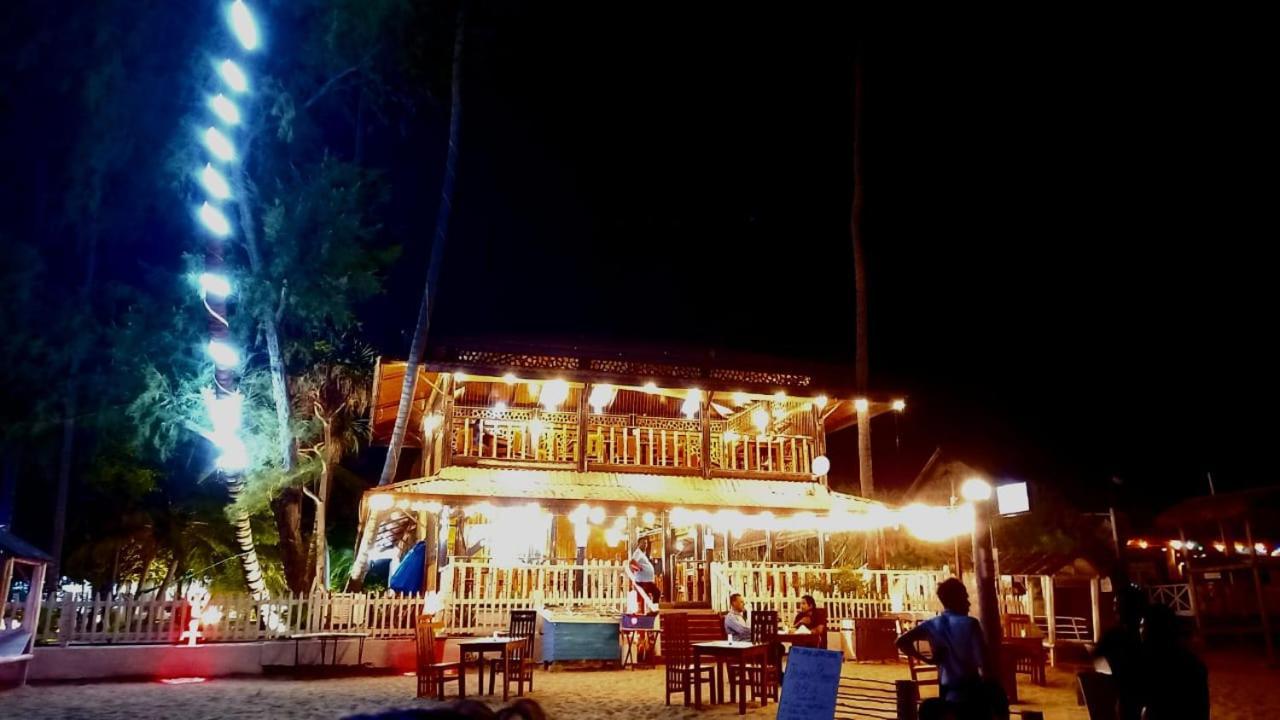 Blue Sand Beach Resort Тринкомале Екстериор снимка